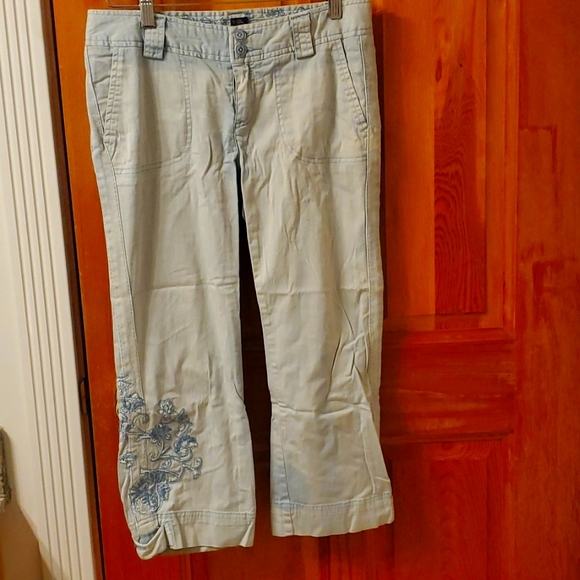 Cute Dex brand embroidered capris, - Picture 1 of 4